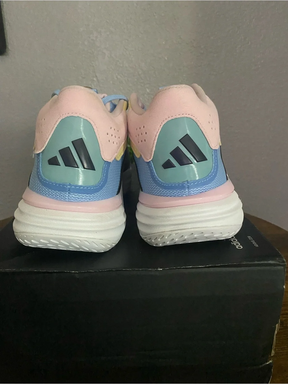 adidas lightweight court